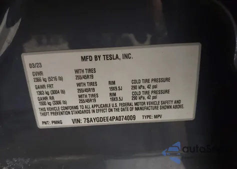 2023 Tesla Model Y Awd/Long Range Dual Motor All-Wheel Drive z USA, uszkodzony, nr VIN 7SAYGDEE4PA074009